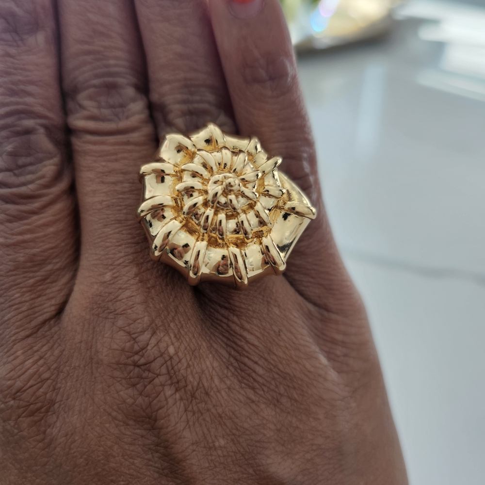 Gold Shell Ring - nOir - Picture 3 of 3